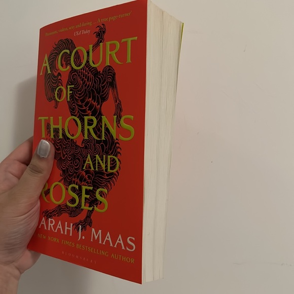 A Court of Thorns and Roses by Sarah J. Maas - Picture 4 of 4